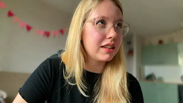 Snapshot of HoneyAudrey chatting on October 23, 2025, 3:27 am HoneyAudrey online show from October 23, 2025, 3:27 am