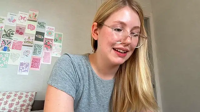 Snapshot of HoneyAudrey chatting on September 22, 2025, 3:01 am HoneyAudrey online show from September 22, 2025, 3:01 am