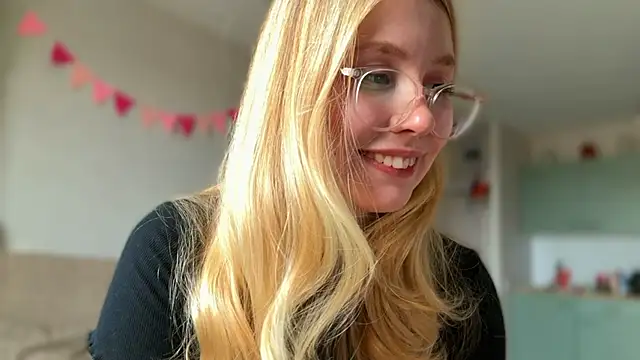 Snapshot of HoneyAudrey chatting on October 21, 2025, 3:28 am HoneyAudrey online show from October 21, 2025, 3:28 am