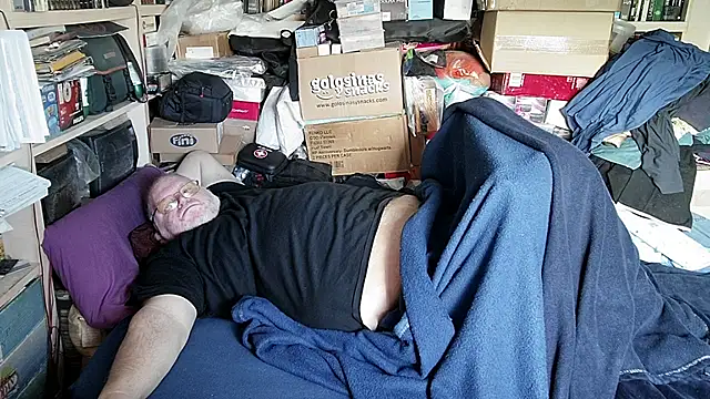 hadeszeuss2 online show from February 26, 2026, 3:23 pm