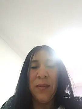 Snapshot of Camille_jhonson chatting on October 31, 2025, 8:44 am Camille jhonson online show from October 31, 2025, 8:44 am