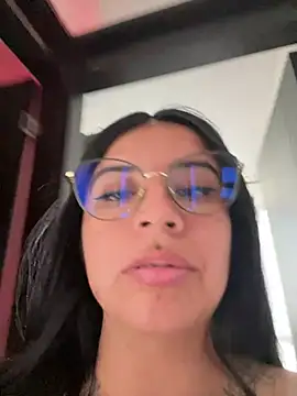 Snapshot of Devilsweet17 chatting on April 4, 2026, 9:32 pm Devilsweet17 online show from April 4, 2026, 9:32 pm