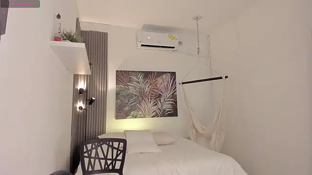 Snapshot of emma_alice_ chatting on January 14, 2026, 10:19 am emma alice online show from January 14, 2026, 10:19 am