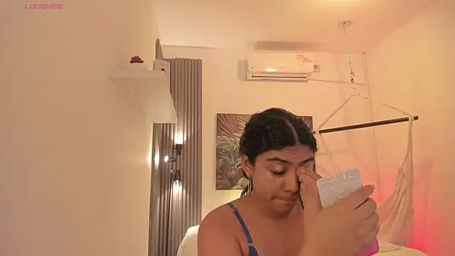 Snapshot of emma_alice_ chatting on November 18, 2025, 12:08 pm emma alice online show from November 18, 2025, 12:08 pm