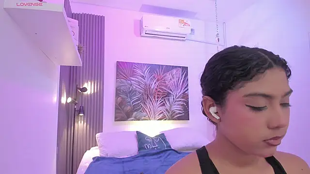 Snapshot of emma_alice_ chatting on October 28, 2025, 12:04 pm emma alice online show from October 28, 2025, 12:04 pm