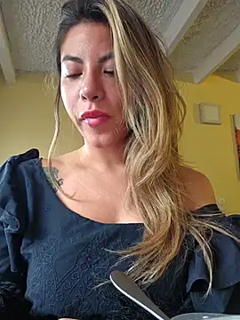 Snapshot of Karen_San_Miguel chatting on October 25, 2025, 6:52 pm Karen San Miguel online show from October 25, 2025, 6:52 pm