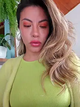 Snapshot of Karen_San_Miguel chatting on November 4, 2025, 7:17 pm Karen San Miguel online show from November 4, 2025, 7:17 pm