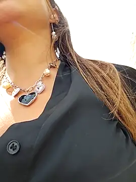 Karen San Miguel online show from February 5, 2026, 6:59 pm