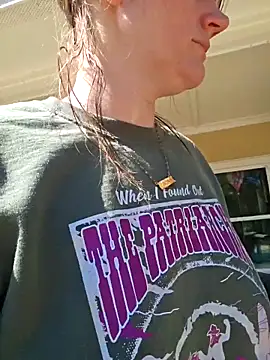 Snapshot of foreverzays chatting on February 24, 2025, 6:04 pm foreverzays online show from February 24, 2025, 6:04 pm