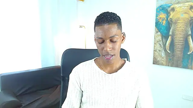 Snapshot of maiki18_ chatting on February 7, 2026, 8:39 pm maiki18 online show from February 7, 2026, 8:39 pm