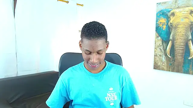 Snapshot of maiki18_ chatting on January 16, 2026, 8:35 pm maiki18 online show from January 16, 2026, 8:35 pm