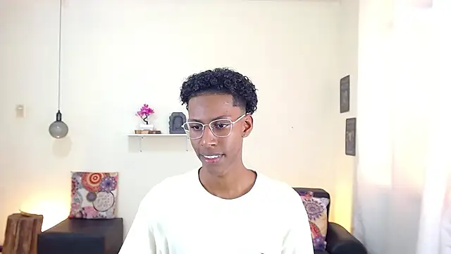 maiki18  online show from March 18, 2025, 7:55 pm