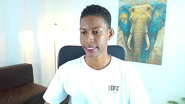 maiki18  online show from December 2, 2025, 8:43 pm