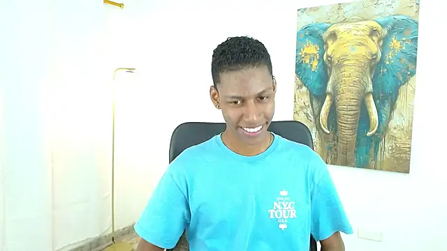 maiki18  online show from October 15, 2025, 9:01 pm