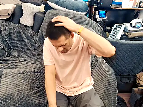 Snapshot of ClampMaster chatting on December 23, 2025, 1:05 am ClampMaster online show from December 23, 2025, 1:05 am