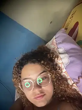 Snapshot of Lolacavalona chatting on October 26, 2025, 8:20 pm Lolacavalona online show from October 26, 2025, 8:20 pm