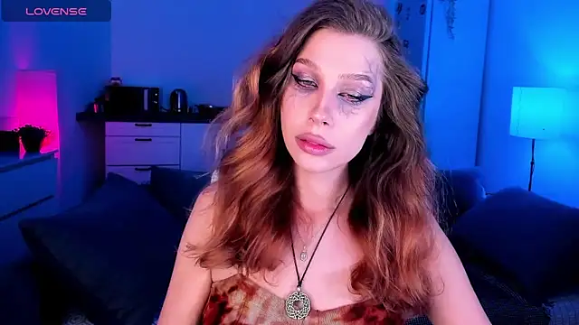 tenderdreams online show from October 24, 2025, 7:13 pm