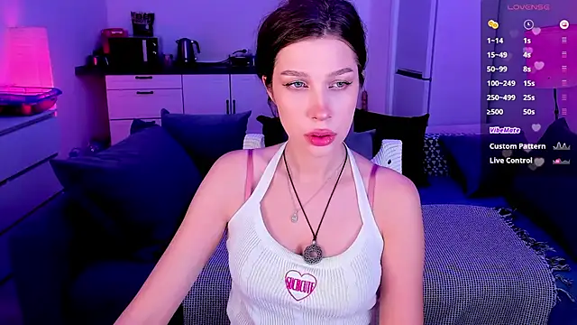 tenderdreams online show from November 2, 2025, 5:18 pm