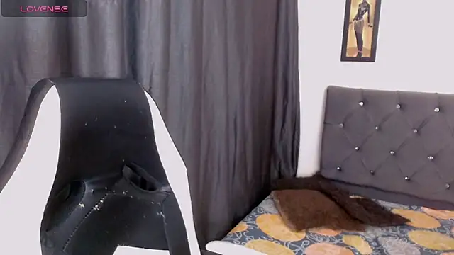 AdharaaMoon online show from October 25, 2025, 7:14 pm