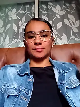 Snapshot of Leslly_ chatting on January 11, 2026, 8:27 pm Leslly online show from January 11, 2026, 8:27 pm