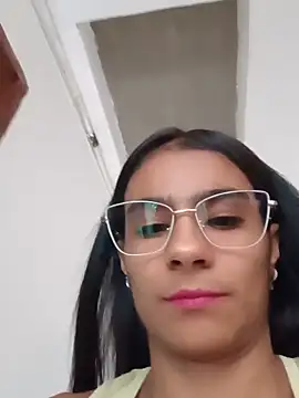 Snapshot of Leslly_ chatting on May 13, 2026, 7:54 pm Leslly online show from May 13, 2026, 7:54 pm