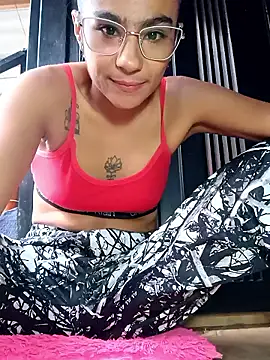 Snapshot of Leslly_ chatting on January 6, 2026, 1:04 pm Leslly online show from January 6, 2026, 1:04 pm