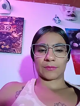Snapshot of Leslly_ chatting on May 28, 2026, 11:54 pm Leslly online show from May 28, 2026, 11:54 pm