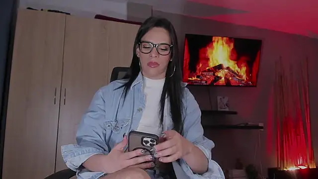 Snapshot of danna_v chatting on November 23, 2025, 2:21 am danna v online show from November 23, 2025, 2:21 am