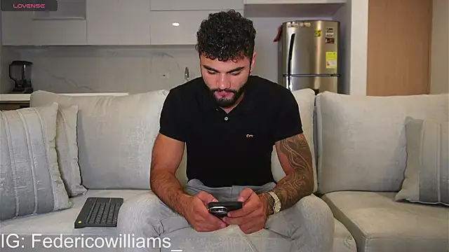 Snapshot of Derek_w chatting on January 22, 2025, 8:29 am Derek w online show from January 22, 2025, 8:29 am