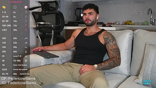 Snapshot of Derek_w chatting on January 31, 2025, 8:32 am Derek w online show from January 31, 2025, 8:32 am