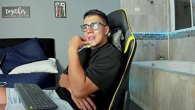 owengray2n online show from February 20, 2025, 4:18 am