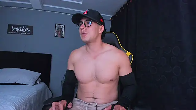 owengray2n online show from November 30, 2025, 3:29 am