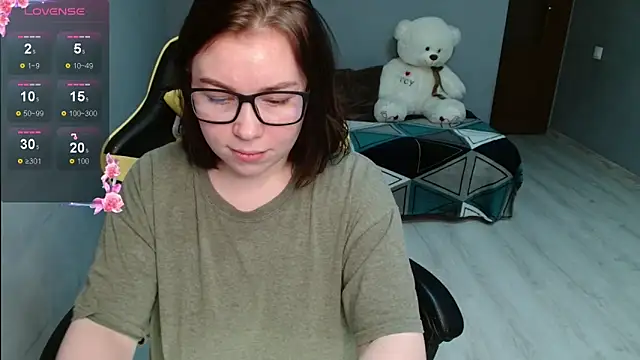 Emily Amorre online show from November 4, 2025, 5:06 pm