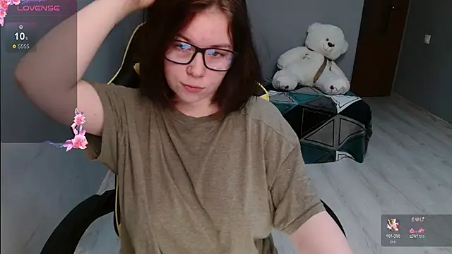 Emily Amorre online show from November 7, 2025, 4:44 pm