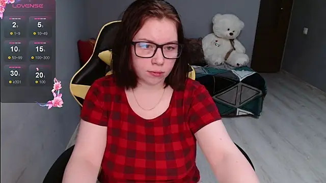 Emily Amorre online show from November 10, 2025, 7:19 pm