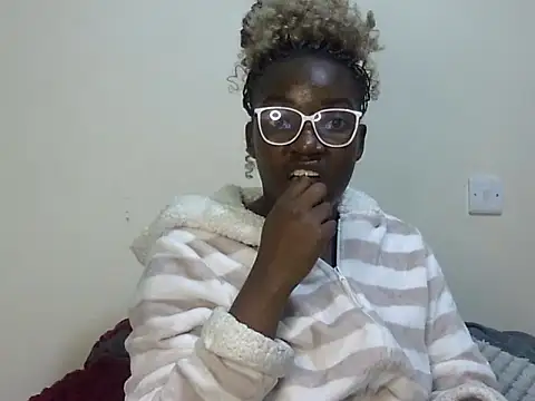 Sexy racy rebel  online show from December 4, 2025, 9:36 pm