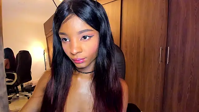 Snapshot of alikahouston4 chatting on September 19, 2025, 3:43 am alikahouston4 online show from September 19, 2025, 3:43 am