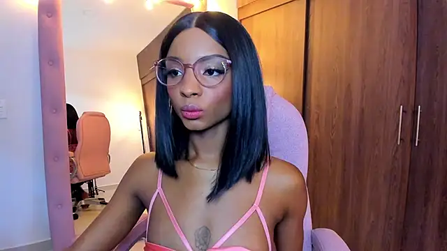 Snapshot of alikahouston4 chatting on February 25, 2026, 1:39 am alikahouston4 online show from February 25, 2026, 1:39 am