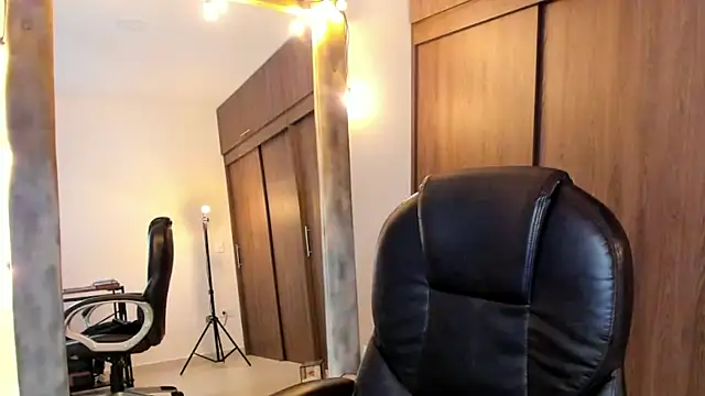 Snapshot of alikahouston4 chatting on February 28, 2025, 9:47 am alikahouston4 online show from February 28, 2025, 9:47 am