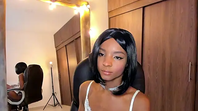 Snapshot of alikahouston4 chatting on February 6, 2025, 8:39 am alikahouston4 online show from February 6, 2025, 8:39 am