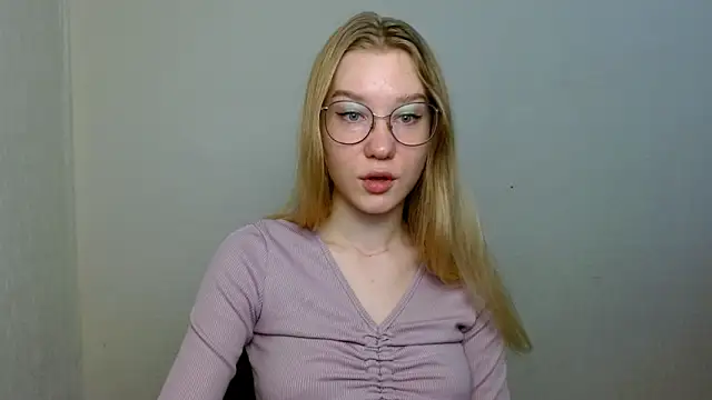 Snapshot of cindi_hot chatting on November 15, 2025, 9:35 am cindi hot online show from November 15, 2025, 9:35 am