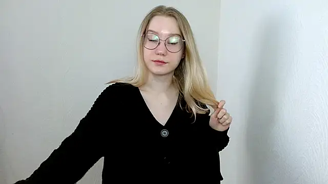 Snapshot of cindi_hot chatting on March 18, 2025, 8:39 am cindi hot online show from March 18, 2025, 8:39 am