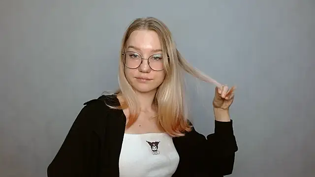 Snapshot of cindi_hot chatting on January 21, 2025, 1:21 pm cindi hot online show from January 21, 2025, 1:21 pm