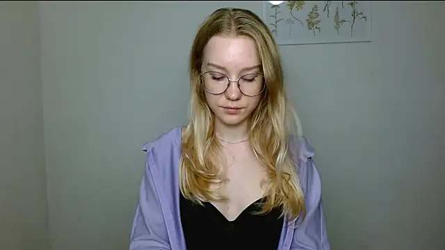 Snapshot of cindi_hot chatting on October 7, 2025, 11:44 am cindi hot online show from October 7, 2025, 11:44 am