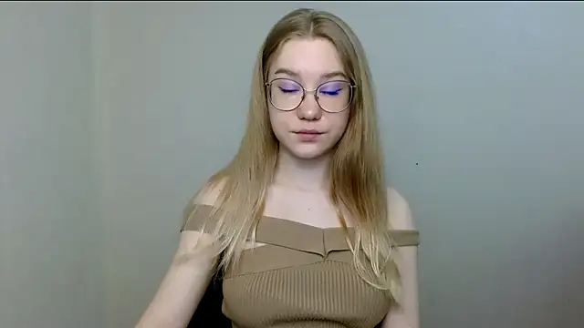 cindi hot online show from April 22, 2026, 11:17 am