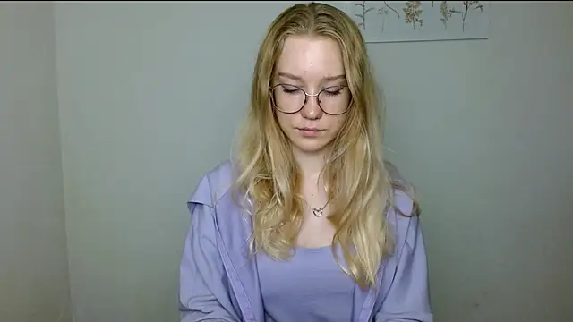 Snapshot of cindi_hot chatting on October 10, 2025, 1:01 pm cindi hot online show from October 10, 2025, 1:01 pm