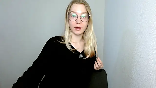 Snapshot of cindi_hot chatting on March 18, 2025, 11:44 am cindi hot online show from March 18, 2025, 11:44 am