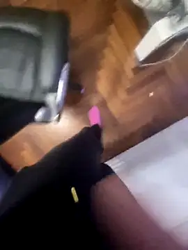 Snapshot of 1ninefellababy chatting on December 17, 2025, 5:07 pm 1ninefellababy online show from December 17, 2025, 5:07 pm