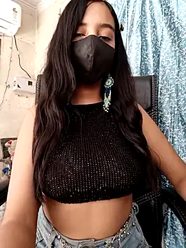 Snapshot of Parinaaz18 chatting on April 21, 2026, 3:02 am Parinaaz18 online show from April 21, 2026, 3:02 am
