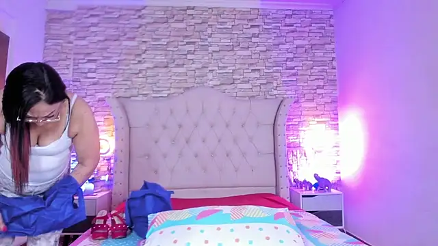 Snapshot of Gina_Myers chatting on March 31, 2026, 12:07 pm Gina Myers online show from March 31, 2026, 12:07 pm